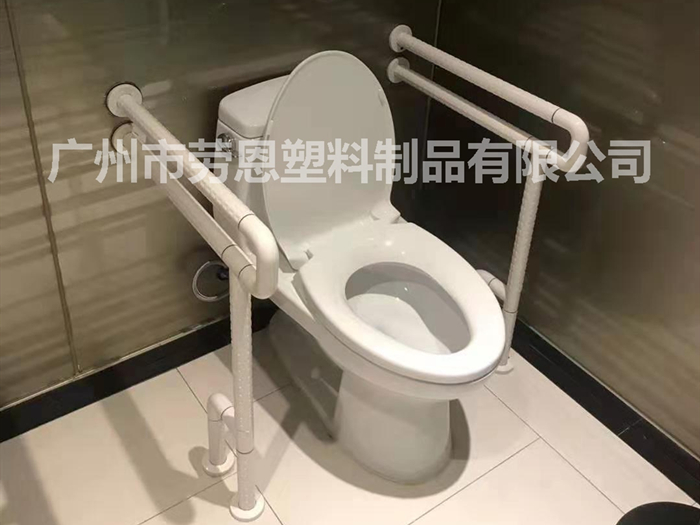 公共殘疾人廁所的衛(wèi)生間扶手和其他設(shè)施的具體尺寸是多少？