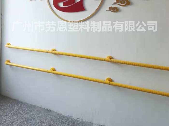 發(fā)展智慧社區(qū)養(yǎng)老，老人扶手等養(yǎng)老設施建設仍需完善